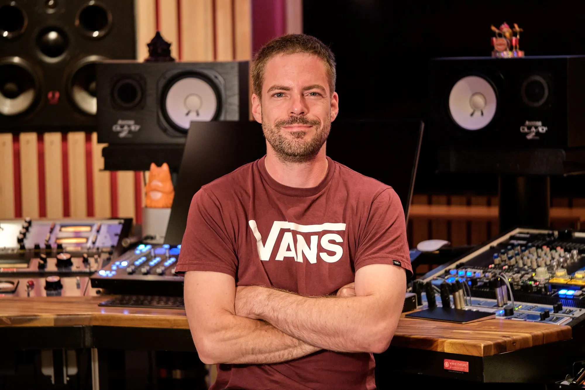 Frank Acklin in the Störsender Studio control room, in front of the console and the monitors